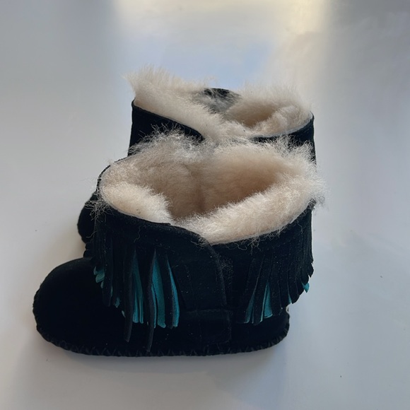 Ugg infant Fringe booties - Picture 3 of 6